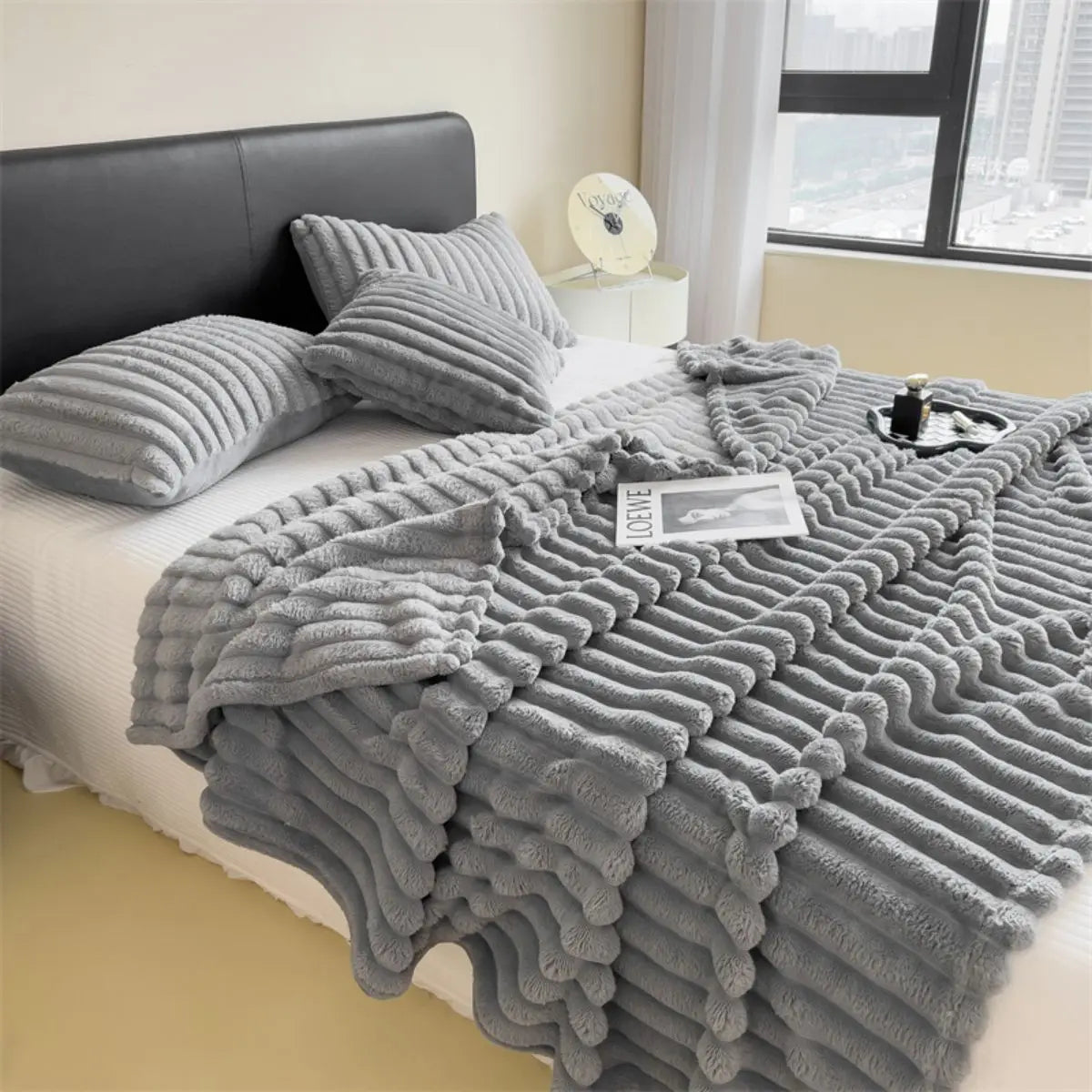 Couverture Multifonction Rayée XXL — Plaid Épais pour Lit, Canapé & Animaux