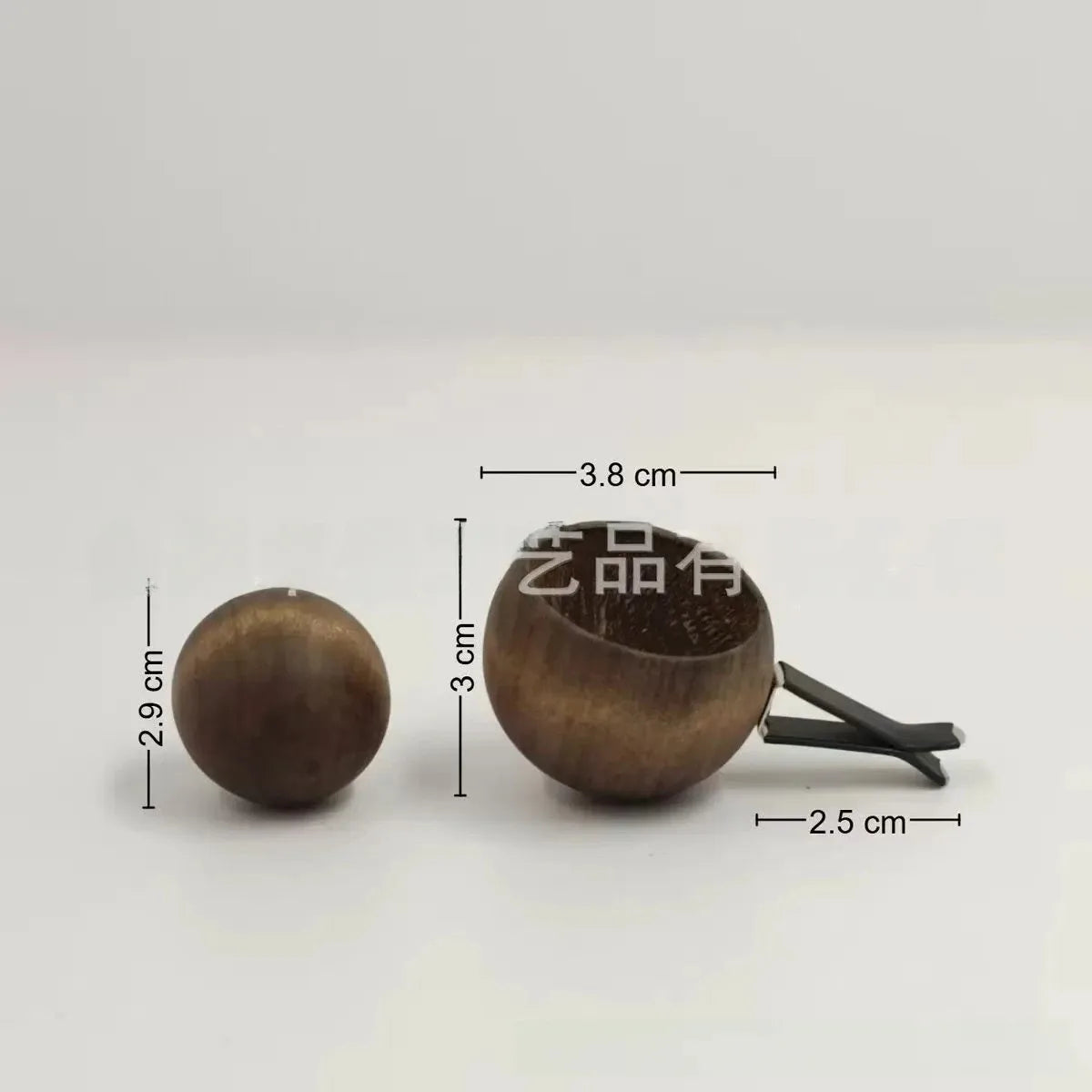Diffuseur d'Huiles Essentielles Boule en Bois – Clip Voiture & Mini Format Maison